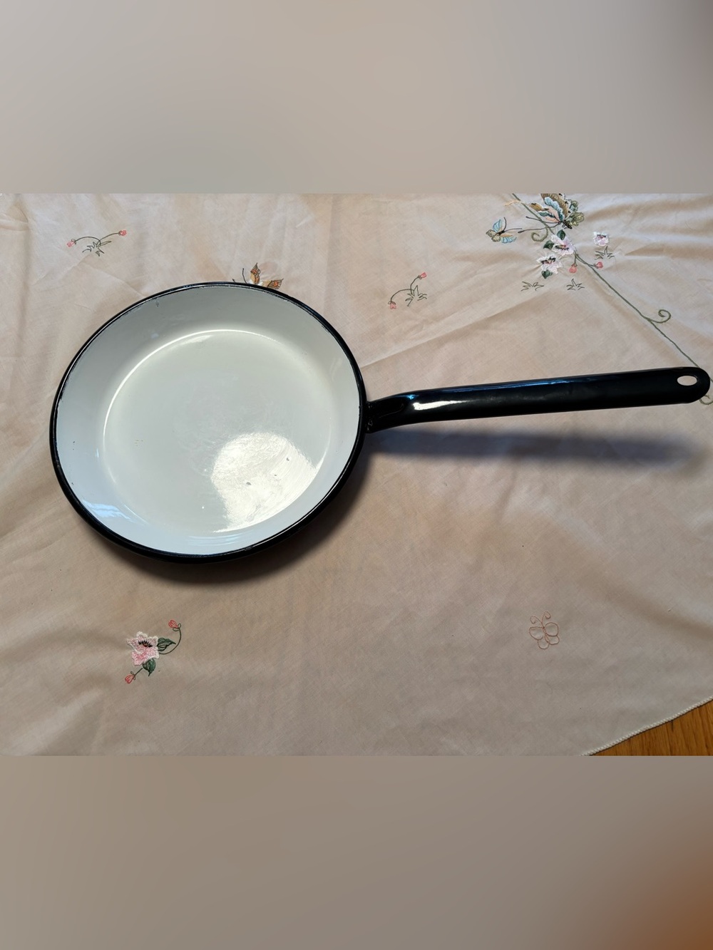 Vintage Enamelware Skillet Avocado Green & White